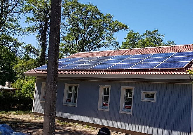 Off-grid päikesejaam ja päikesepaneelid